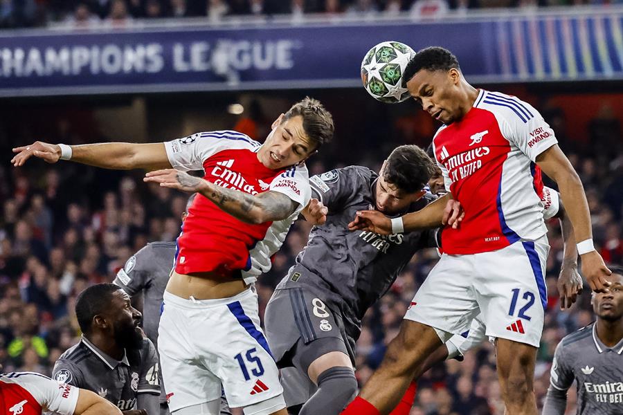 DiariodeCA's tweet photo. Concluyen los primeros 45 minutos del duelo en Londres.
Arsenal 0-0 Real Madrid
#UefaCL #CuartosIda
📸 EFE https://t.co/XHNenNGlzB