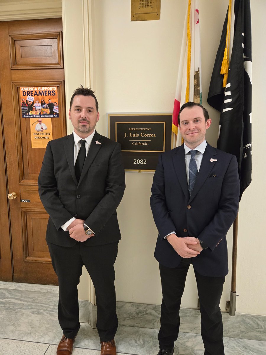 CalNanoCorp's tweet photo. Catch us at The Capitol! 
#WashingtonDC #Capitol https://t.co/5s79JOx8l0