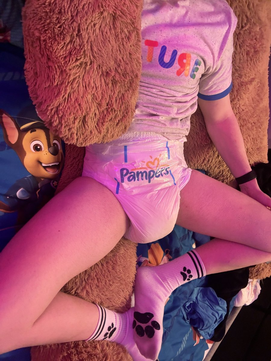 WileyWets's tweet photo. My BF &amp; I have a “don’t get off alone” rule. We can cum whenever, as long as it’s with each other or another play partner.
Well, I woke up on Mr Bear in a soaked pamp &amp; groggily started humping until…💦🙈
Unfortunately, MY BF doesn’t recognize Bear’s personhood &amp; now I’m locked https://t.co/RmqMsQdOnH