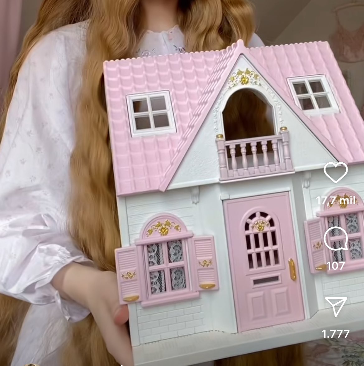 sicknire's tweet photo. queria pinta minha casinha de sylvanian desse jeito tambem  mas ao mesmo tempo a cor original das paredes creme e o teto vermelho servem tanto cottagecore.. (｡•́︿•̀｡) https://t.co/fboy5tAFeM