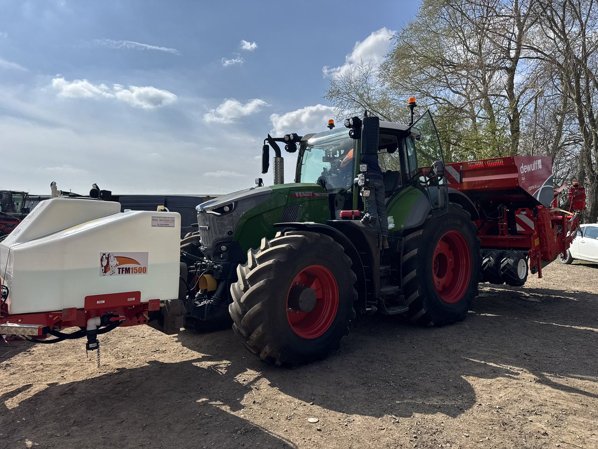 AhwFarms's tweet photo. All parked up with no where to go having been let down by @OMEXCompanies two weeks notice isn’t enough 🤬 https://t.co/DsNXo4JtBR