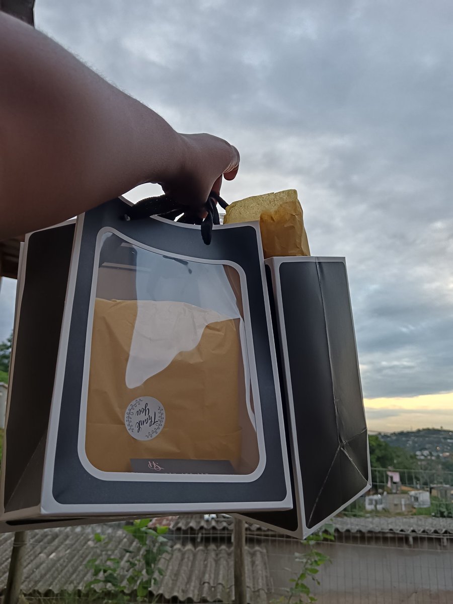 Try_Lotshwa's tweet photo. Hey guys, please support my small business ♥️🥺🤲 I make and sell these essentials bags, Perfect for hand cream, lip balm and all other mini must haves in your handbag and tote bags https://t.co/2ZimV1OA0q