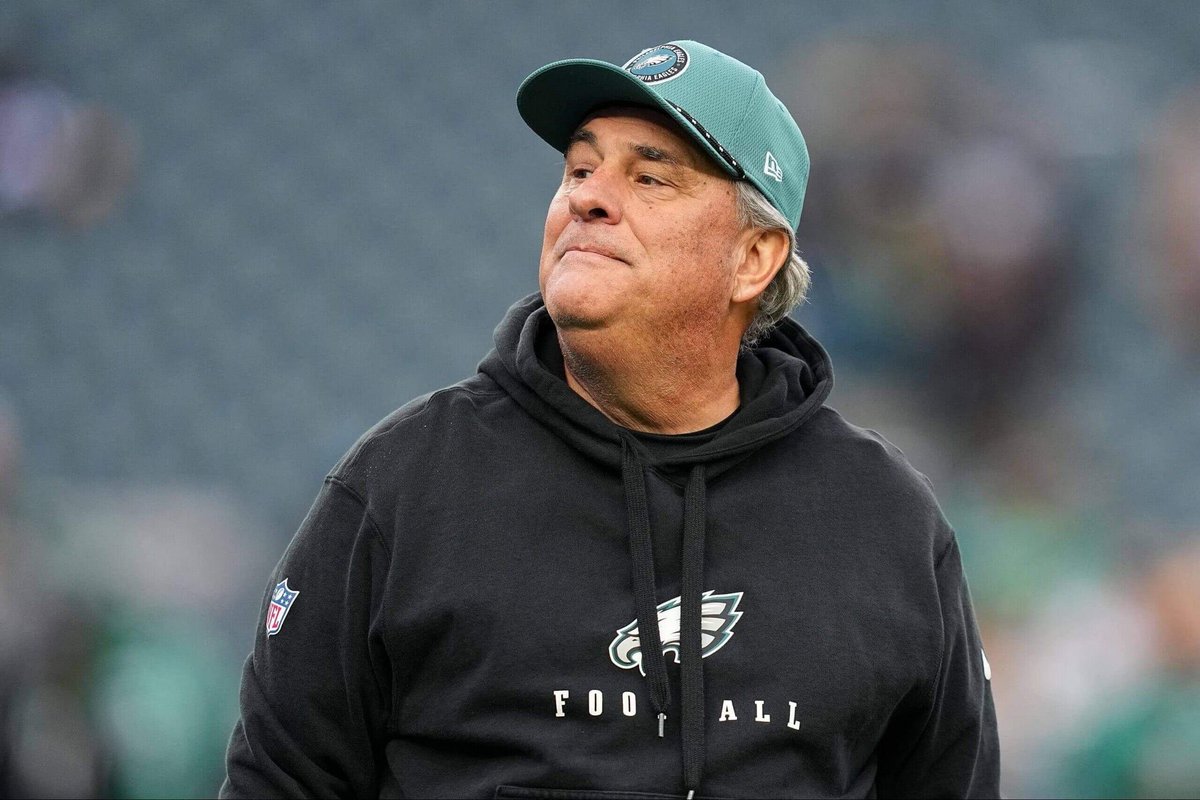 tomstakes's tweet photo. Vic Fangio’s staff is back…
↪️ Christian Parker (DB/Pass Game)
  ↪️ Clint Hurtt (DL/Sr D.Asst)
    ↪️ Bobby King (ILB)
      ↪️ Jeremiah Washburn (OLB/DE)
        ↪️ Joe Kasper (S)

This is HUGE for the Eagles in 2025. 🦅 https://t.co/ZQLWX4zcp7
