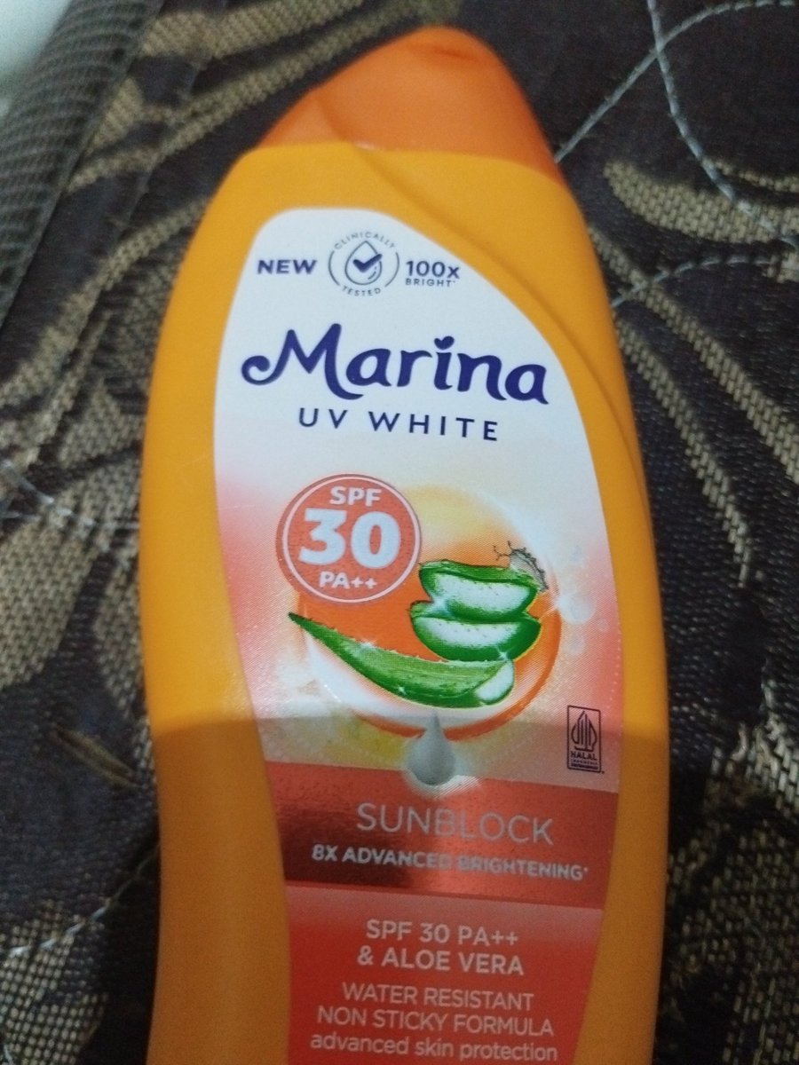 fufushags's tweet photo. @ohmy_beautybank Aku si pake yang ini nderr, bulan lalu tangan kaki belang, rutinin pake ini udah ga belang lagi. Awalnya emang abu² lengket gitu tp tunggu beberapa menit dia ngeresap. Bikin kulit jadi keliatan cerah. https://t.co/FaaVnAiJPM