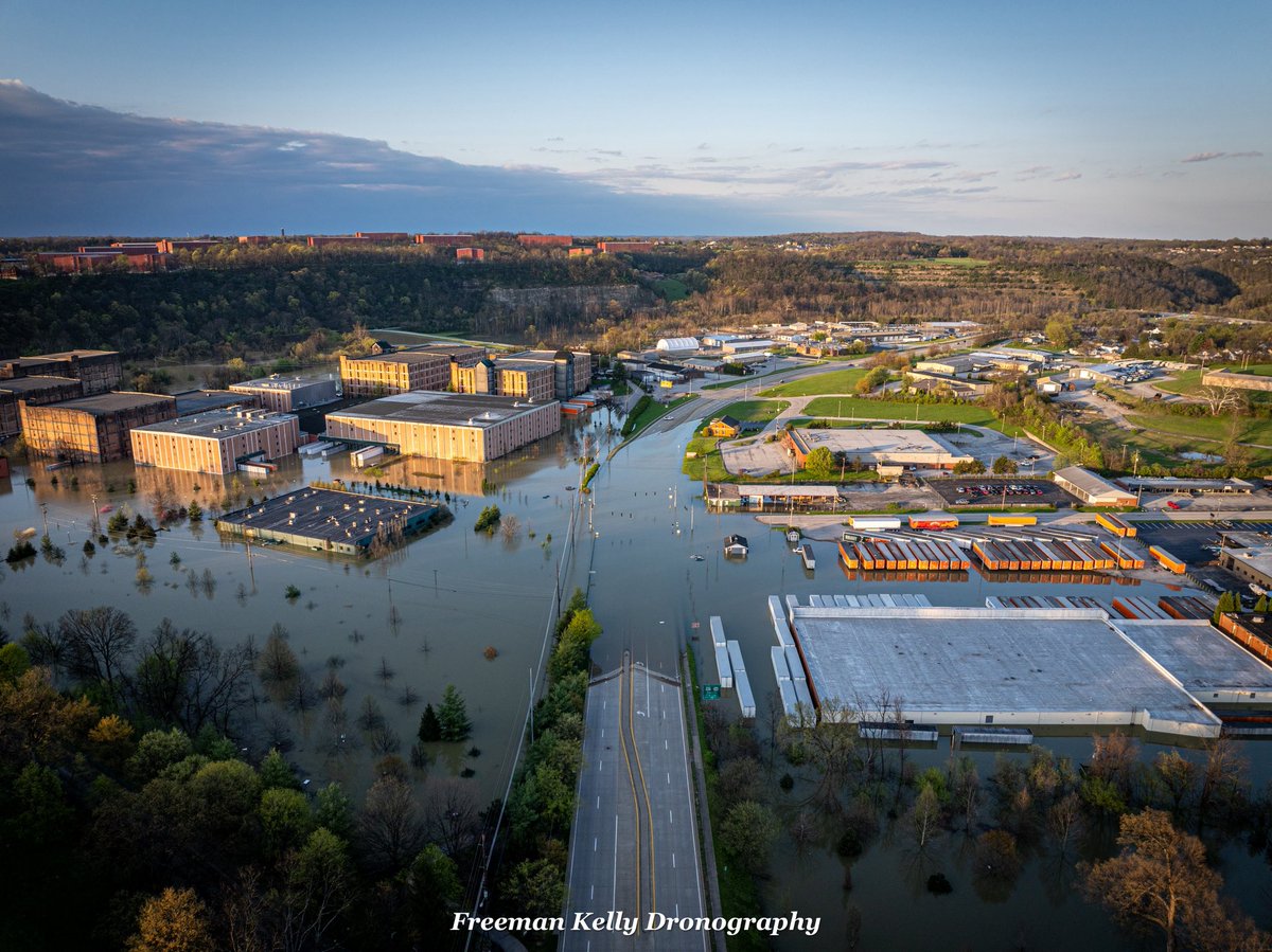 fkdronography's tweet photo. The Kentucky River flooding at the Buffalo Trace Distillery in Frankfort, Kentucky! #Kentucky #flood #flooding #frankfort #buffalotrace #KentuckyFlood #kentuckyflooding #drone @LEX18News @WKYT @FOX56News @ABC36News https://t.co/sFSqzhmXOn