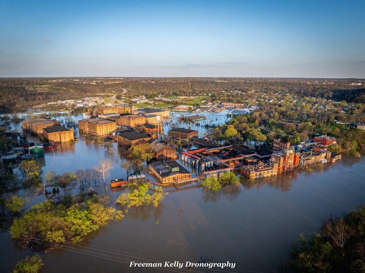 fkdronography's tweet photo. The Kentucky River flooding at the Buffalo Trace Distillery in Frankfort, Kentucky! #Kentucky #flood #flooding #frankfort #buffalotrace #KentuckyFlood #kentuckyflooding #drone @LEX18News @WKYT @FOX56News @ABC36News https://t.co/sFSqzhmXOn