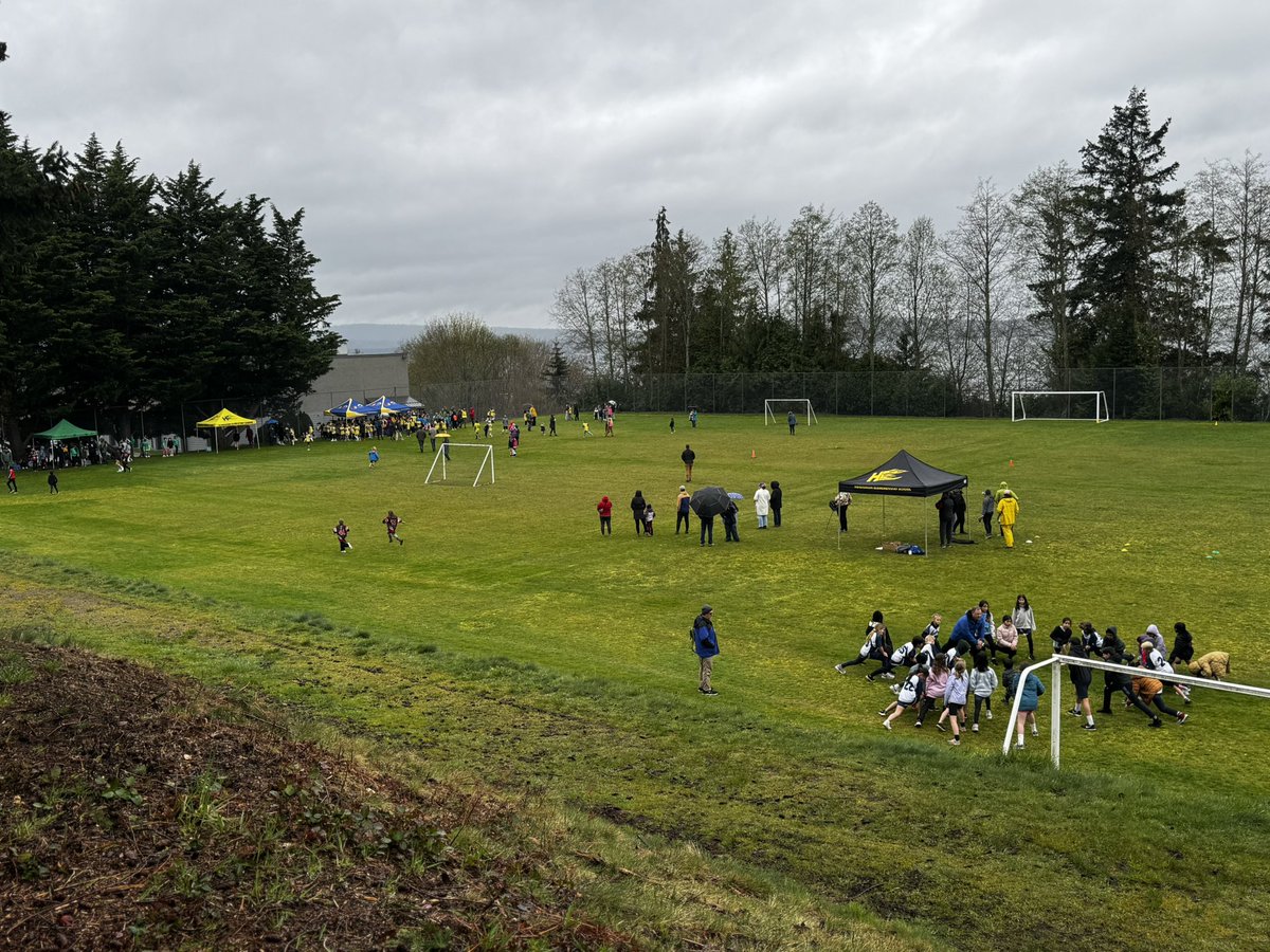 Runners getting ready for the qathet school district cross country run at our Oceanview campus!