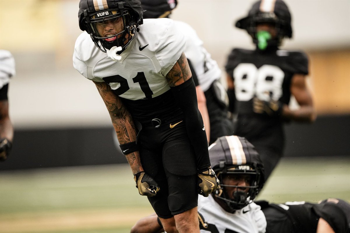 been starring at the mirror it’s yo time check the timer⏳