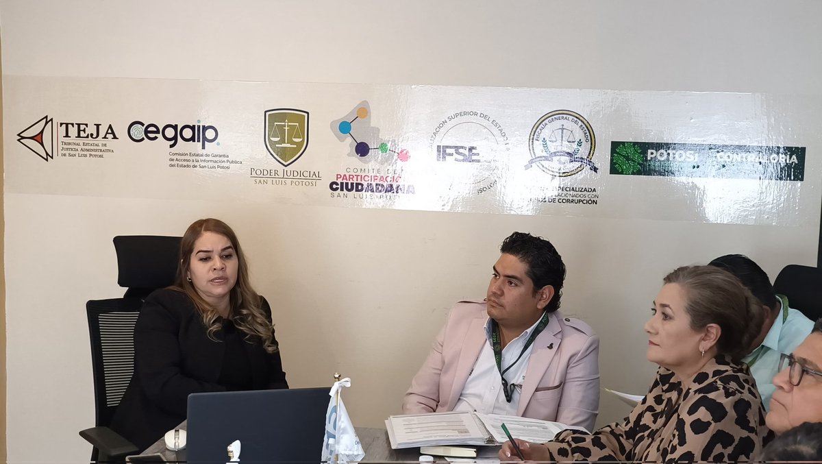 seseaslp's tweet photo. 📌 La Mtra. Daniela Cervantes y la Lic. Ana Isabel Cantú del #SESEASLP se reunieron con la @SEGESLP para avanzar en la implementación de la Política Estatal Anticorrupción.

🤝 Coordinación clave para fortalecer la integridad en el ámbito educativo.

#PolíticaAnticorrupciónSLP https://t.co/6EKLQH8KX1