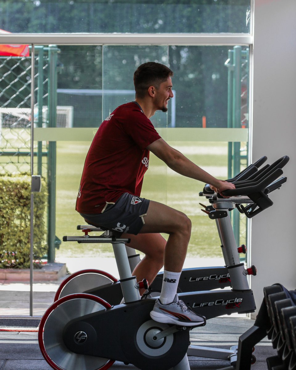 Mais um dia, menos um dia!! Trabalhando sempre!! 🙏🏼🙏🏼 @saopaulofc 🇾🇪