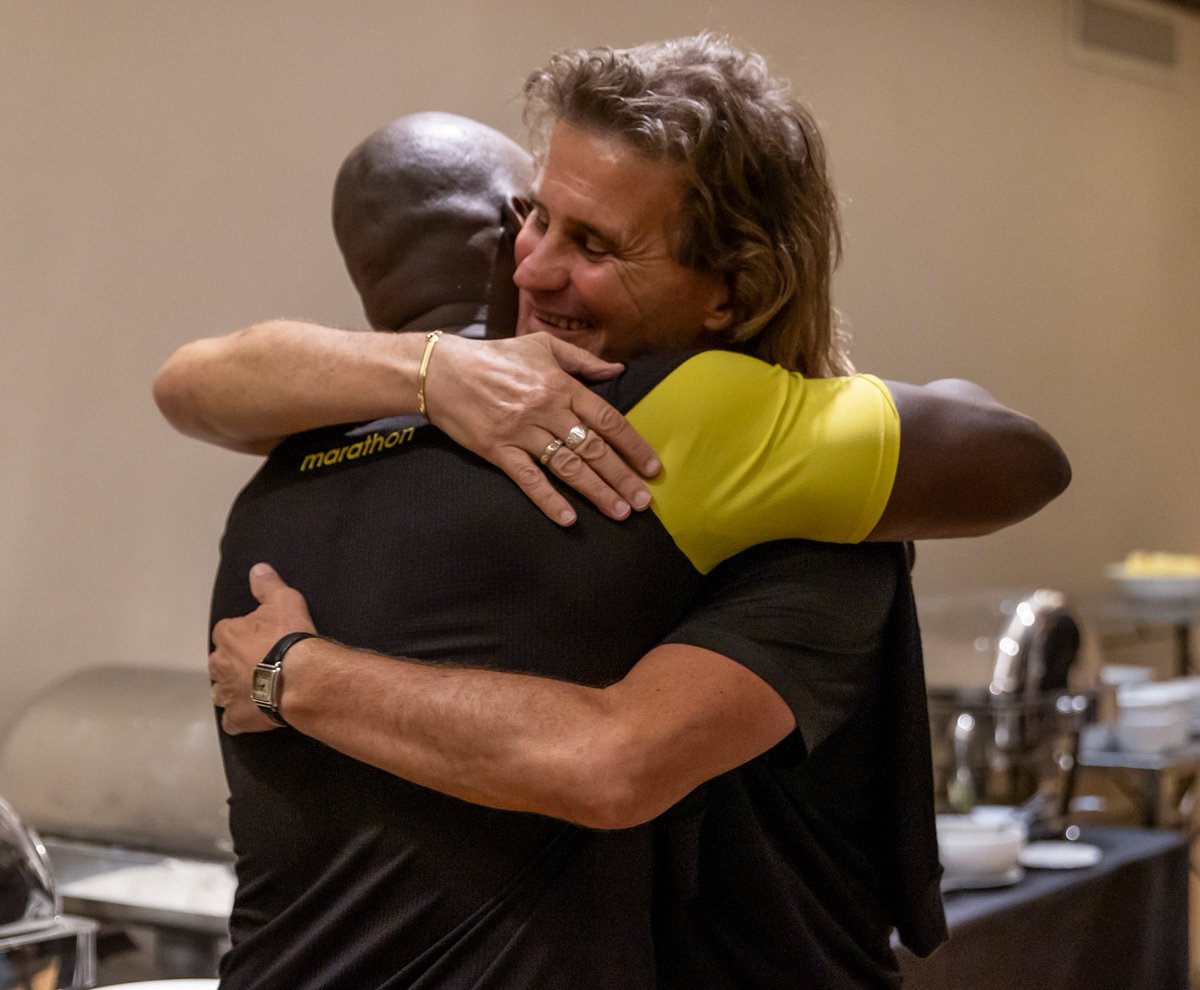 BarcelonaSC's tweet photo. TODOS JUNTOS 💛

#BarcelonaSomosTodos https://t.co/HN74gZn1UQ