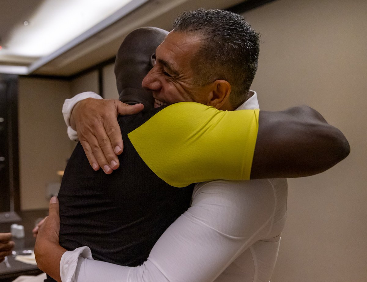 BarcelonaSC's tweet photo. TODOS JUNTOS 💛

#BarcelonaSomosTodos https://t.co/HN74gZn1UQ