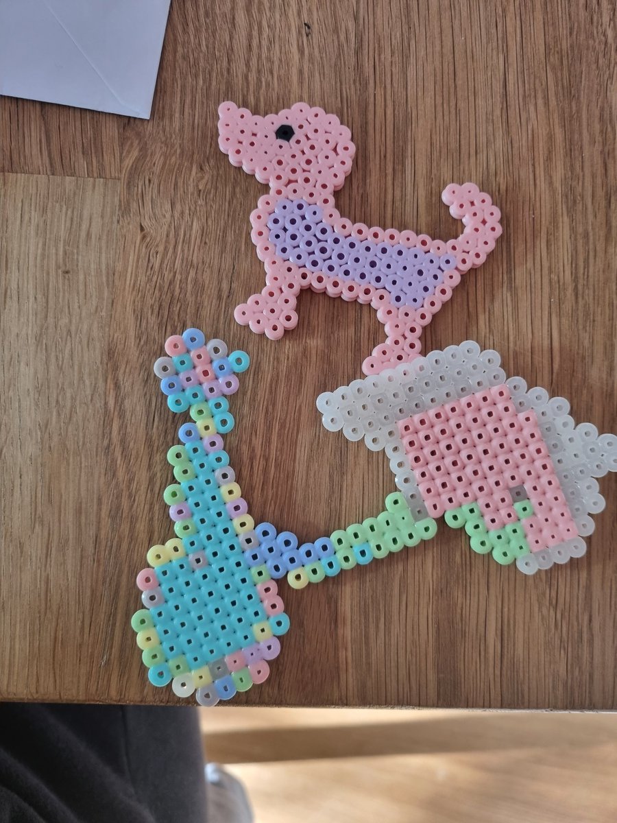 Hier macht ne junge Dame der <a href="/anikamiteinem/">AnikamiteinemN</a> bald Bügelperlenkonkurrenz!