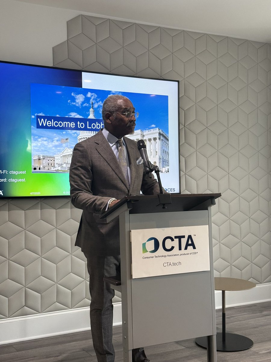 TiffanyMMoore's tweet image. Thank you @RepGregoryMeeks for meeting with @CTATech members to discuss our Innovation Agenda #tariffs #trade #CTATechWeek