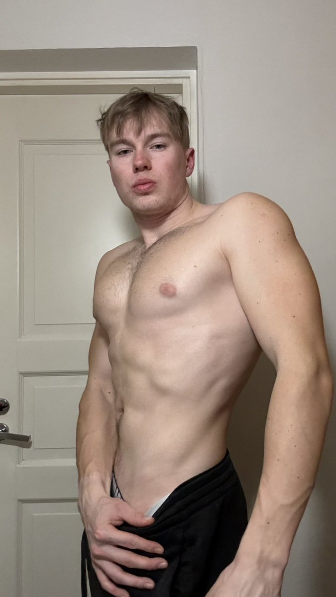 Ebh_Iwh's tweet photo. Abs and vline things ❤️ #aesthetics #trending #flexing #flex #muscles #muscle #vline #abs #viral #views #gym #gympost #gymbody https://t.co/kRoydZRywB