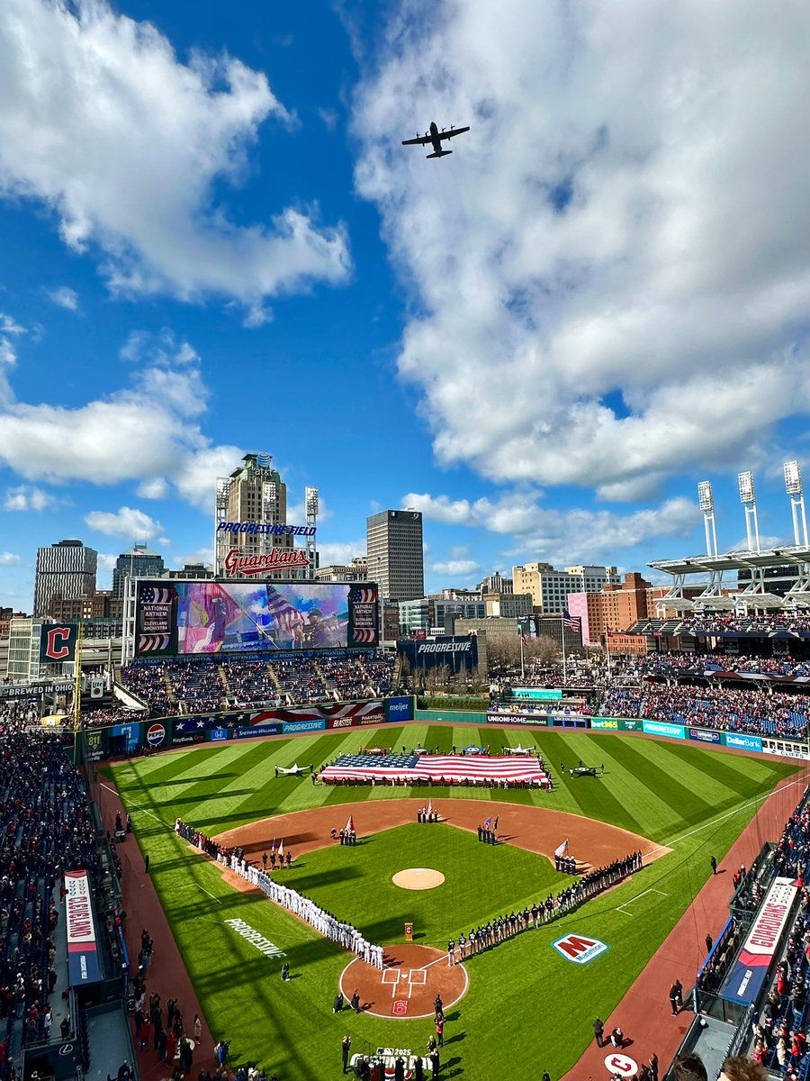 ZackMeisel's tweet photo. Beautiful day for baseball if you’re a penguin https://t.co/Kz5LiJYAh4