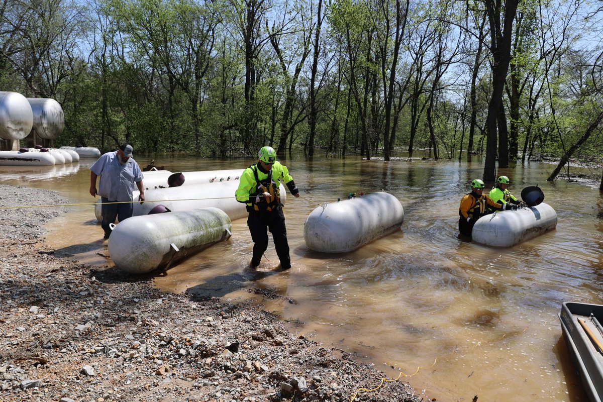 fema's tweet photo. Search and rescue efforts are ongoing. Teams have deployed to support local efforts in KY, AR and TN.

Pictured: Nebraska Task Force 1 helps secure propane tanks that floated away and conducts a grid search for an elderly man that drove off the road into a flooded area. https://t.co/PxeKVdZQXg