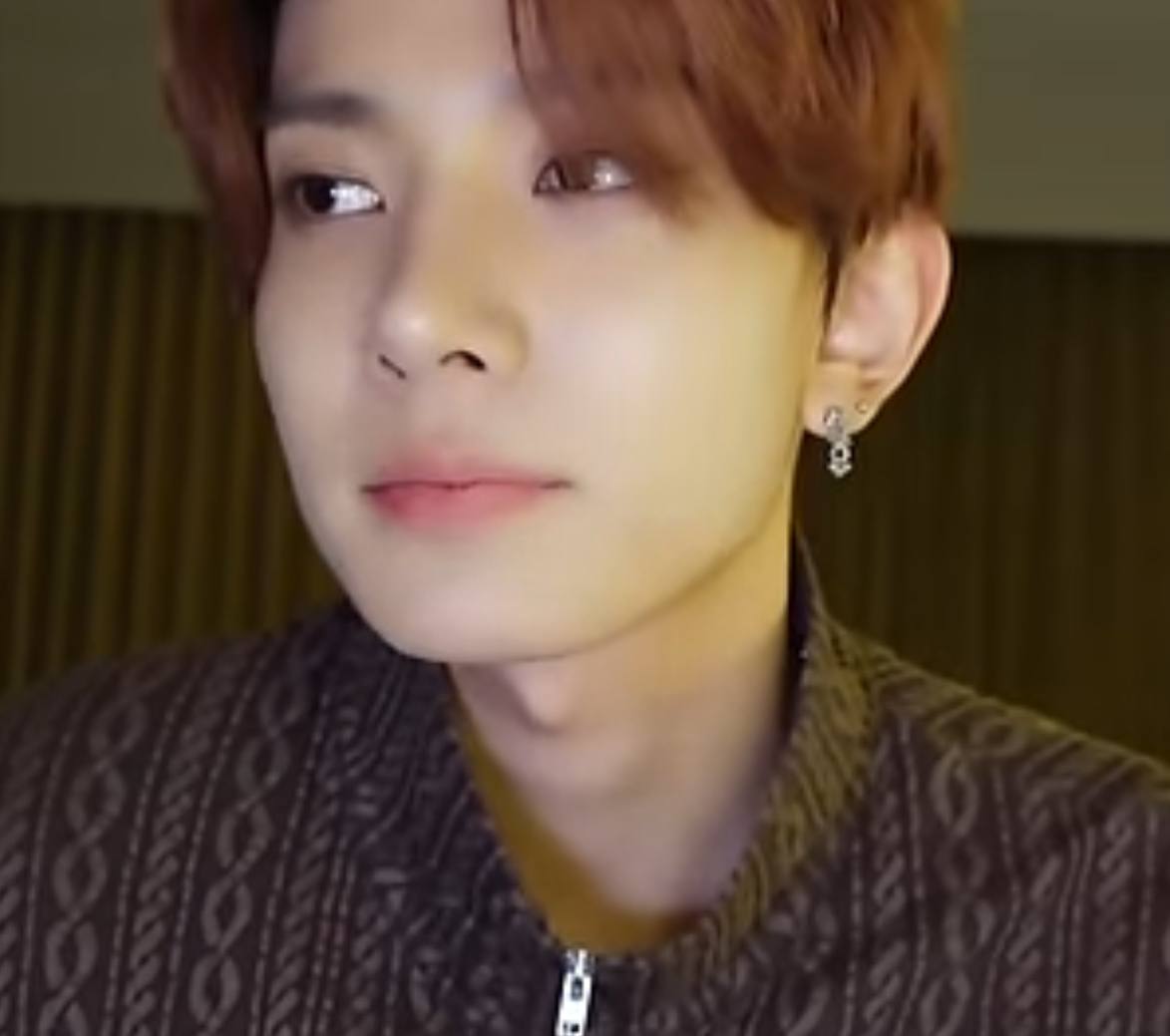 lqzhee's tweet photo. ⠀ ⠀⠀             ℘ 𝗵𝗲𝗲'𝘀 𝖽𝗂𝖺𝗋𝗒 ꜝꜞ
⠀ ⠀
     ࣪ ִֶָ  как прошёл ваш день? мой начался очень странно, но довольно продуктивно 🙂‍↕️ так что я только недавно закончил со всеми делами, а теперь планирую посмотреть что-нибудь лёгкое перед сном. доброй ночи! ࣪ ִֶָ https://t.co/uGKvd1imrG