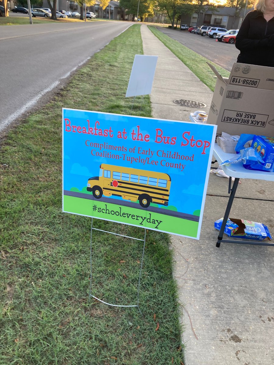 leecountyecc's tweet photo. Encouraging students to finish the school year strong with good attendance. 
Thanks to Tupelo Police Department and Monarch Creek Apartments for partnering with us. 

#schooleveryday
#TastyTuesday
#weekoftheyoungchild https://t.co/BD5AVxgcVI