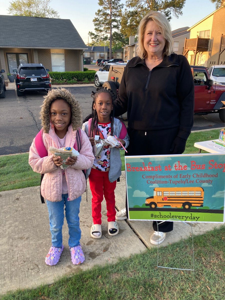 leecountyecc's tweet photo. Encouraging students to finish the school year strong with good attendance. 
Thanks to Tupelo Police Department and Monarch Creek Apartments for partnering with us. 

#schooleveryday
#TastyTuesday
#weekoftheyoungchild https://t.co/BD5AVxgcVI