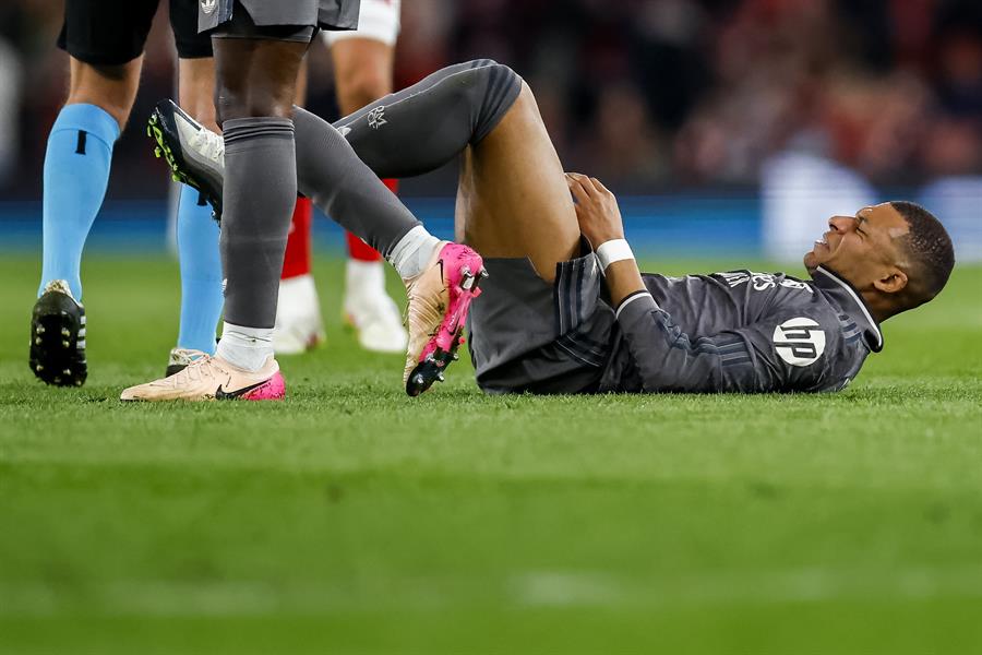 DiariodeCA's tweet photo. En desarrollo la segunda mitad del choque en el Estadio Emirates 🏟️.
Arsenal 0-0 Real Madrid
#UefaCL #CuartosIda https://t.co/0aTCuDMiD3
