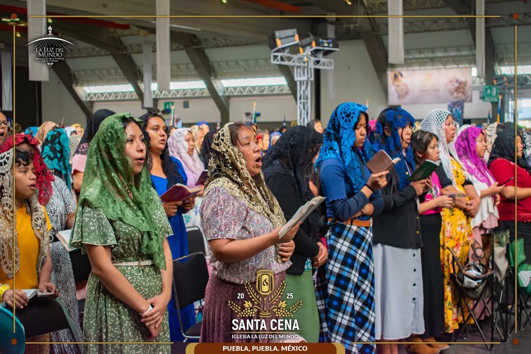 iglesialldm's tweet photo. Oraciones 

Como parte de las actividades de la Santa Convocación, los asistentes al “Centro Expositor Puebla”,  participaron en plena certidumbre de fe, de los momentos de adoración a Dios, y recibieron el consejo de la palabra de Jesucristo mediante los temas doctrinales, como preámbulo para participar dignamente de la mesa del Señor Jesucristo.