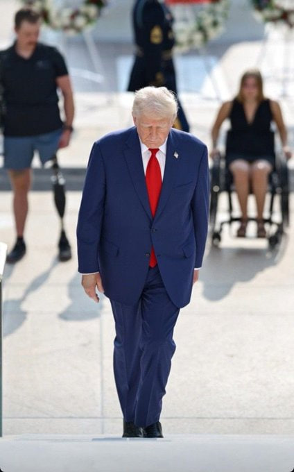 Do you think that the United States is headed in the right direction under President Trump's leadership?

YES or NO?