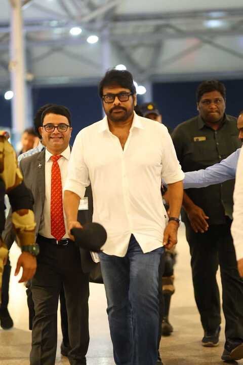 CelebritiesLib's tweet photo. #Chiranjeevi couple are off to Singapore to visit #MarkShankar

#MarkShankarPawanovich #GetWellSoonMarkShankar https://t.co/LniP9cA6Jx