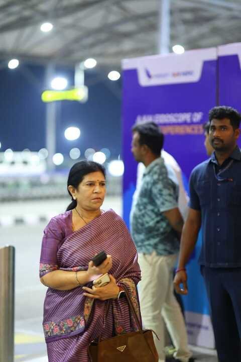 CelebritiesLib's tweet photo. #Chiranjeevi couple are off to Singapore to visit #MarkShankar

#MarkShankarPawanovich #GetWellSoonMarkShankar https://t.co/LniP9cA6Jx