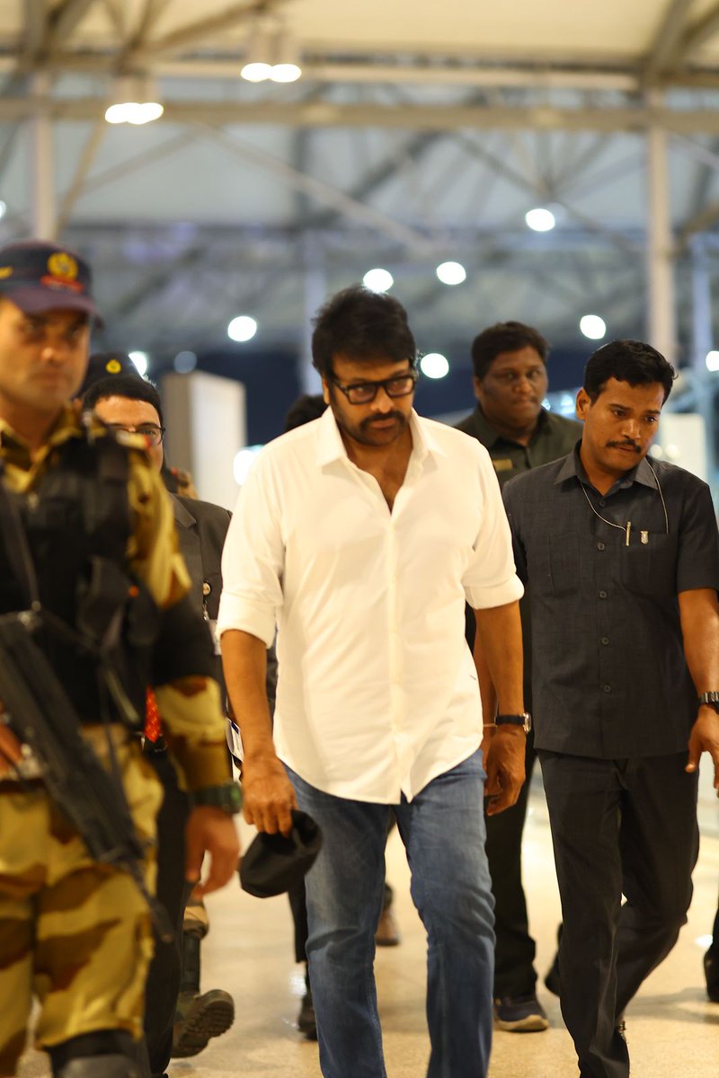 CelebritiesLib's tweet photo. #Chiranjeevi couple are off to Singapore to visit #MarkShankar

#MarkShankarPawanovich #GetWellSoonMarkShankar https://t.co/LniP9cA6Jx