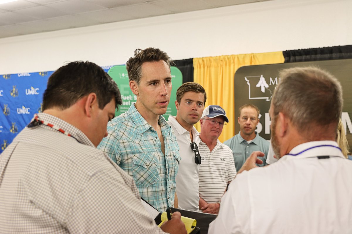 missourisoybean's tweet photo. Senator @HawleyMO stands up for Missouri-made biodiesel! He and 15 Senators urged the EPA to boost biomass-based diesel volumes under RFS, a big win for rural America. Proudly endorsed by Missouri Soybean Association! 🚜
 
Read more at: https://t.co/DnR09MZPpv https://t.co/1b7OXXRKic