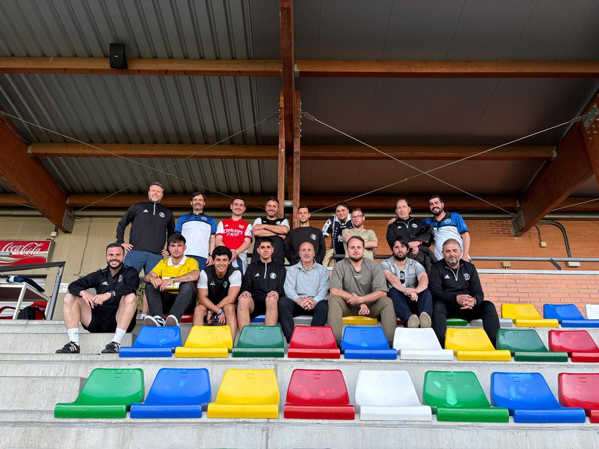 EntrenadoRffm's tweet photo. Los vocales del Comité de Entrenadores, @Pika2011 y @falonso1970, han visitado esta tarde en el Valle de las Cañas 🏟️ a los entrenadores de @Cfpozuelo y @PozuFem para resolver dudas e inquietudes y para recibir su feedback en busca de seguir mejorando como colectivo https://t.co/Rj3Mt8XbJQ