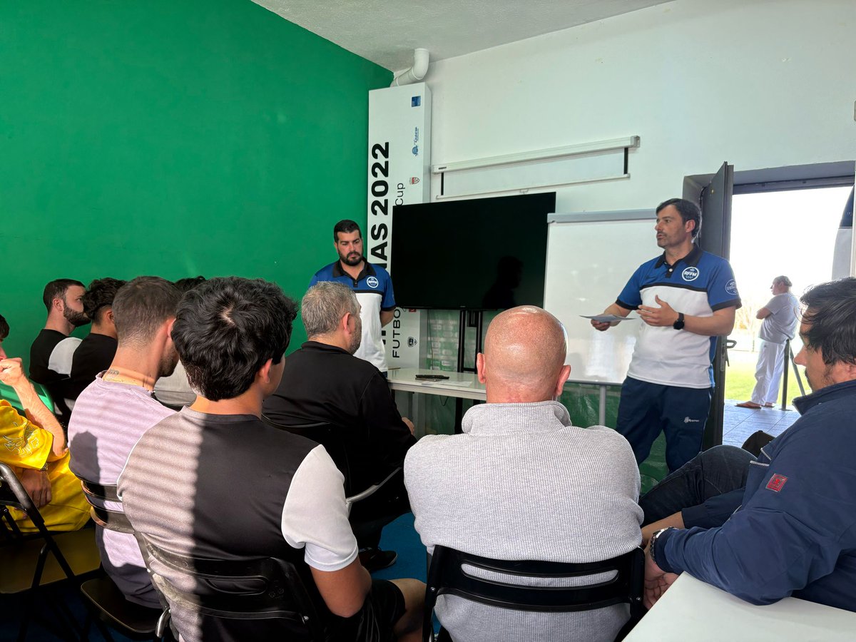 Los vocales del Comité de Entrenadores, <a href="/Pika2011/">Pika</a> y <a href="/falonso1970/">Fernando</a>, han visitado esta tarde en el Valle de las Cañas 🏟️ a los entrenadores de <a href="/Cfpozuelo/">CF Pozuelo</a> y <a href="/PozuFem/">CF Pozuelo Femenino</a> para resolver dudas e inquietudes y para recibir su feedback en busca de seguir mejorando como colectivo