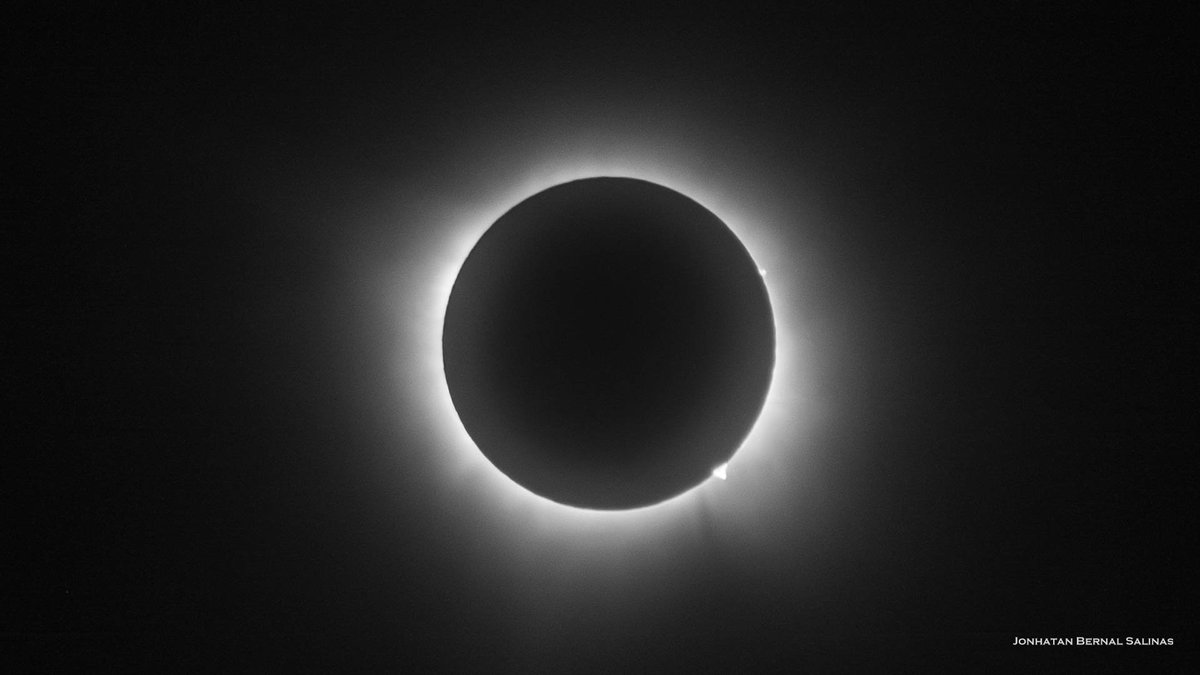 JonhBS's tweet image. Hoy, hace exactamente un año, tuve la hermosa oportunidad de observar un Eclipse Total de Sol y tomarle foticos 🙂✨
#EclipseSolar2024