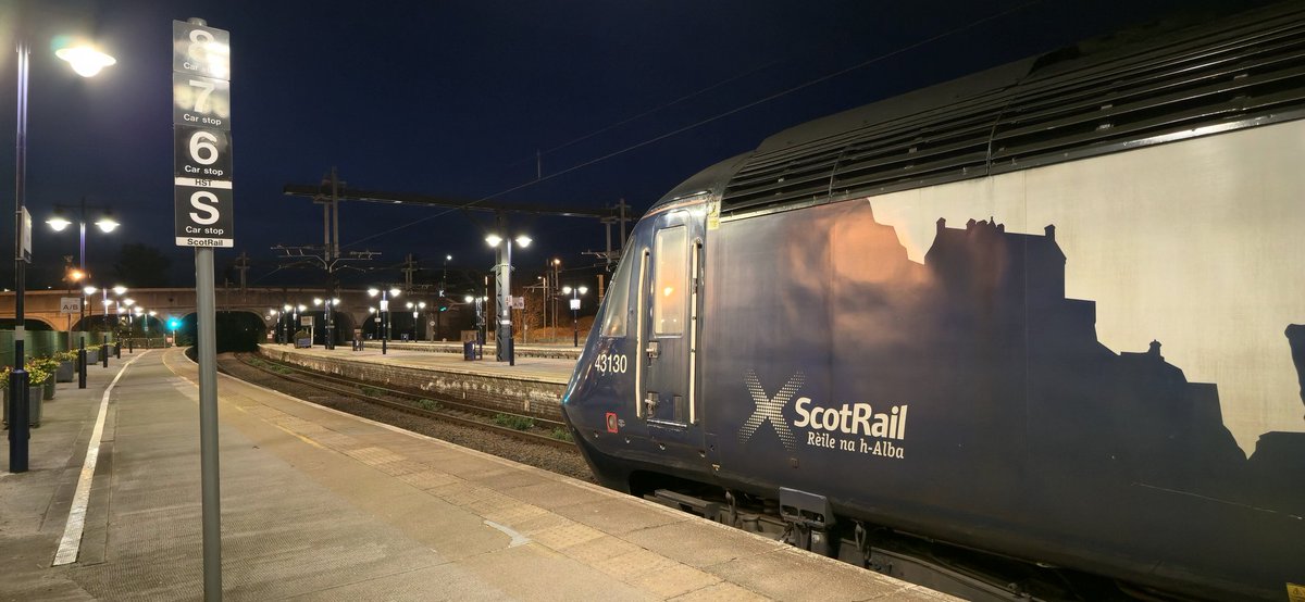 Nights like these 🌃 🚆