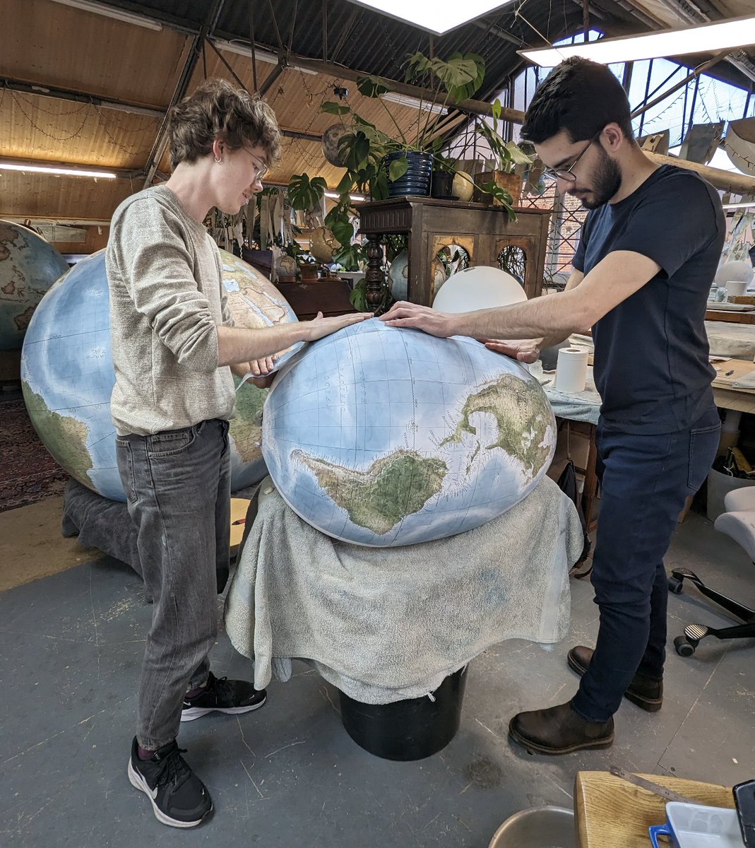 Bellerby & Co Globemakers (@globemakers) on Twitter photo Find our Globemakers Egg ~ currently being displayed in London as part of the <a href="/elephantfamily/">Elephant Family</a> #BigEggHunt2025!
blog.bellerbyandco.com/news/competiti… Find our Globemakers Egg ~ currently being displayed in London as part of the <a href="/elephantfamily/">Elephant Family</a> #BigEggHunt2025!
blog.bellerbyandco.com/news/competiti…