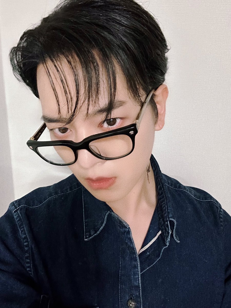 RAVN_BR's tweet photo. 08.04.2025 || 🌹🔥 withROSES!

"Eu tive momentos felizes com minhas ROSES por 8 dias e temos 3 dias restantes :')
Por favor cuidem de mim pelos 3 dias restantes e muito obrigado por hoje! <3"

#RAVN #レイブン #ROSES #Comedy https://t.co/TRaCK7wakC