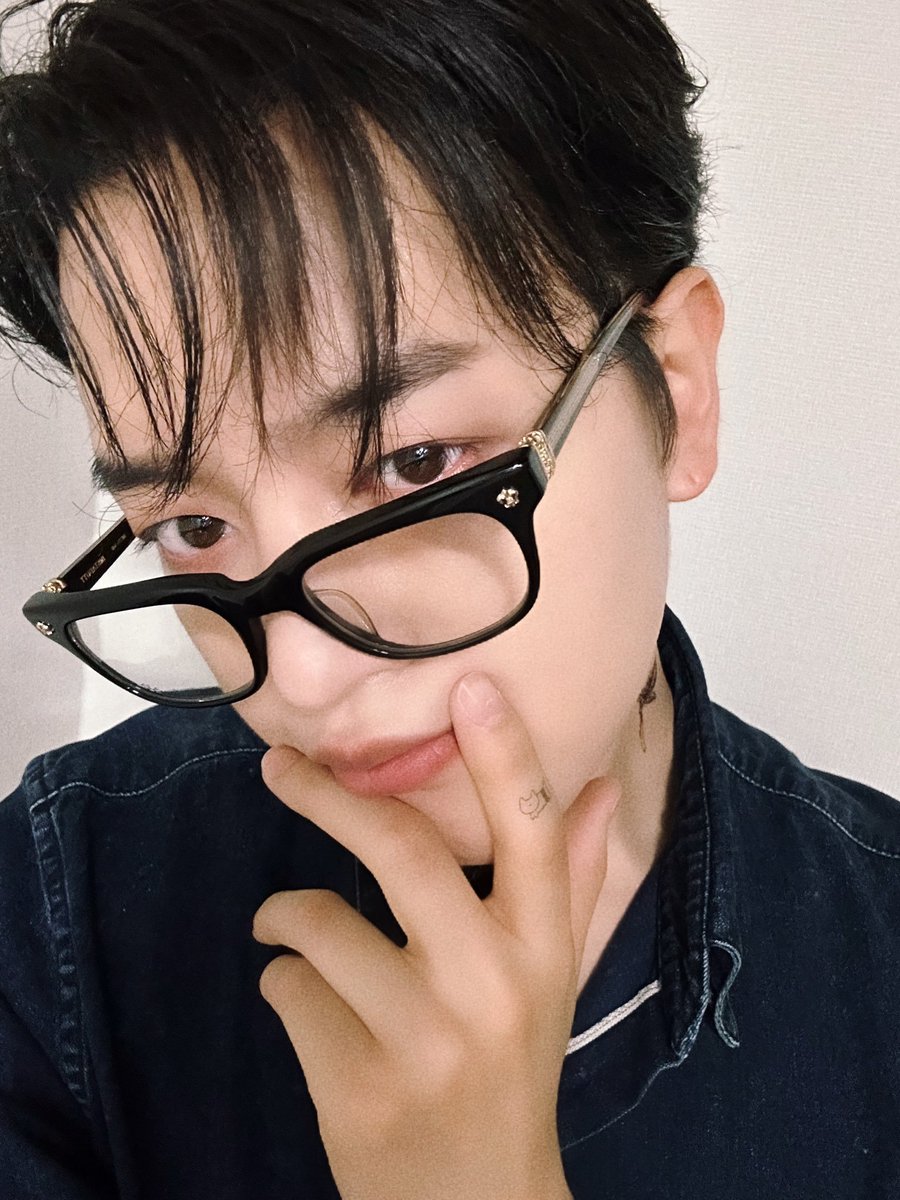 RAVN_BR's tweet photo. 08.04.2025 || 🌹🔥 withROSES!

"Eu tive momentos felizes com minhas ROSES por 8 dias e temos 3 dias restantes :')
Por favor cuidem de mim pelos 3 dias restantes e muito obrigado por hoje! <3"

#RAVN #レイブン #ROSES #Comedy https://t.co/TRaCK7wakC