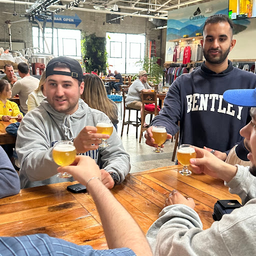 Cheers 🍻 Explore Asheville's beer scene with our expert-guided tours. Exclusive tastings, a laid-back experience, and the best breweries in town. #AshevilleBreweryTours