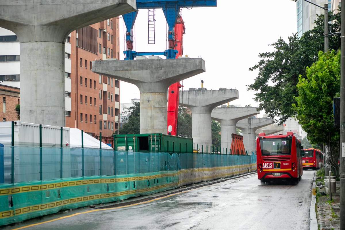 Alcaldía de Bogotá (@bogota) on Twitter photo ⏰ 3:20 p. m.
📍 Calle 28 con av. Caracas
#AEstaHora el alcalde <a href="/CarlosFGalan/">Carlos F. Galán</a> recorre y verifica los avances de la obra del viaducto del Metro de Bogotá sobre este sector de la ciudad. ⏰ 3:20 p. m.
📍 Calle 28 con av. Caracas
#AEstaHora el alcalde <a href="/CarlosFGalan/">Carlos F. Galán</a> recorre y verifica los avances de la obra del viaducto del Metro de Bogotá sobre este sector de la ciudad.