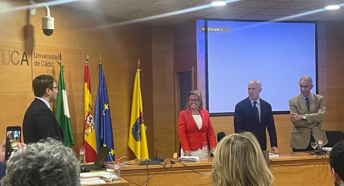 Mario Neupavert Alzola ha defendido de forma excelente su tesis doctoral, con mención de doctorado internacional, "El precio de los servicios jurídicos en el actual entorno tecnológico y social", codirigida por las Profesoras M.ª Dolores Cervilla y Ana M.ª Rodríguez Tirado.