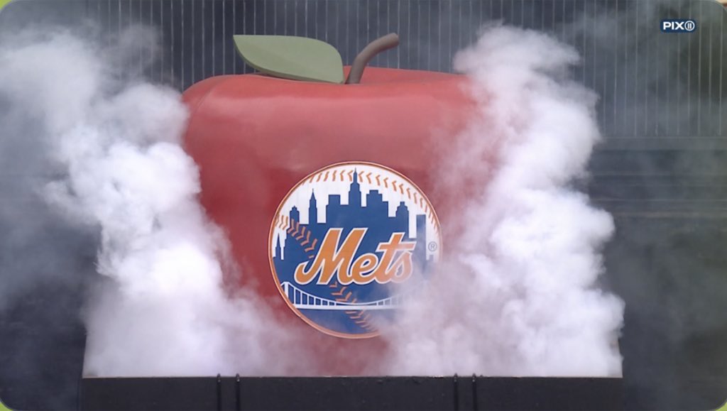 Sydslidepark's tweet photo. ITS #PEAKIN LINDOR HR https://t.co/su2nyJvF4U