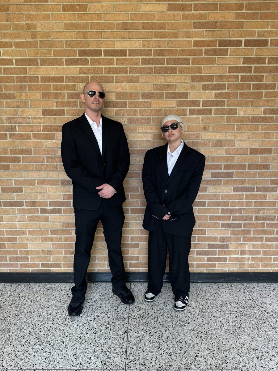 Twinning with this gem of a student to get ready for Battle of the Classes 2025 <a href="/MHSBraves/">Manalapan HS</a>. This event is always amazing! Hats off to Brooke for rocking that bald cap all day and crushing it. Did we pull off Pitbull? I think so!