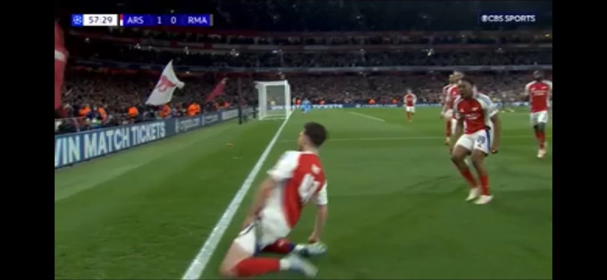 Tazeeey's tweet photo. WHAT A FREE KICK FROM DECLAN RICE! 

#COYG ⚪️🔴 https://t.co/CxJ8ZEoBnU