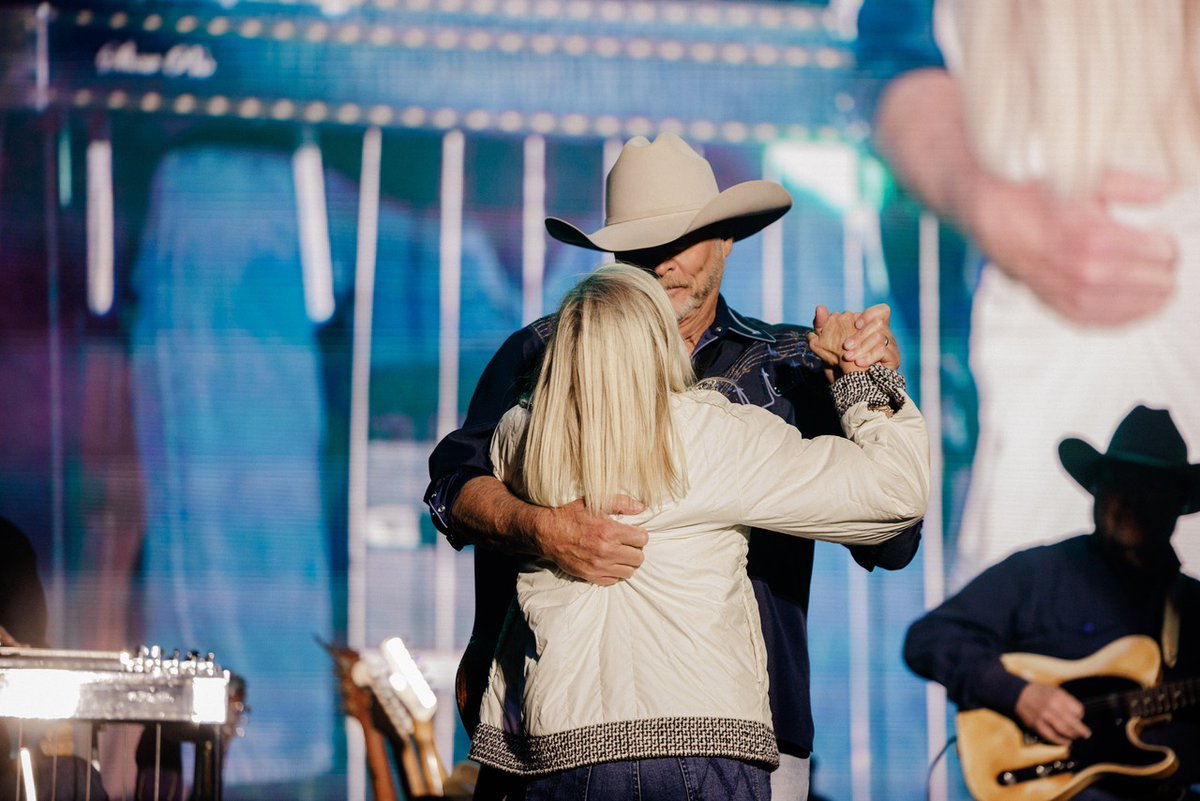 OfficialJackson's tweet photo. .@TwoStepInn sure knew how to live that honky-tonk dream with us this weekend! Thanks for making it one to remember! 🤠
📸: Matt Le https://t.co/m2tDTmfacp
