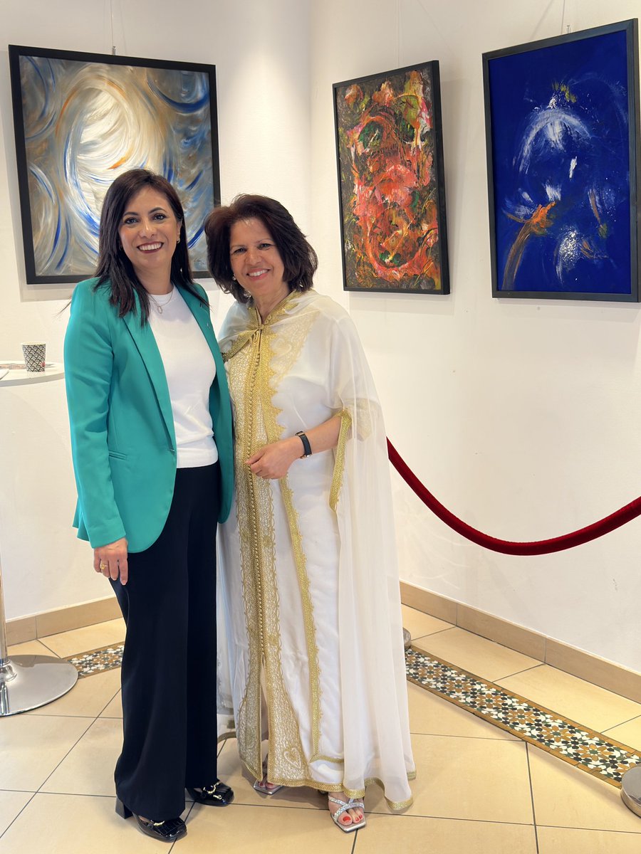 « Rêve et lumière » , magnifique exposition de Amina Hamri et Noura Mennani à la Fondation Maison du Maroc. À visiter jusqu’au 27 avril 2025.