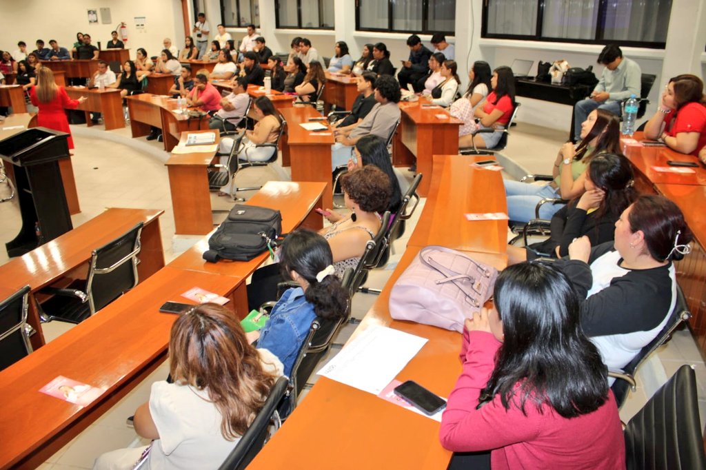 yolidabeyac's tweet photo. Agradezco a la Universidad Autónoma del Estado de Quintana Roo, la invitación para participar en dos Foros Informativos. Fue un gusto dialogar con el alumnado de la Licenciatura en Derecho sobre la Elección Judicial y mi candidatura para ser Magistrada de la Sala Regional Xalapa. https://t.co/icG4DPJDND