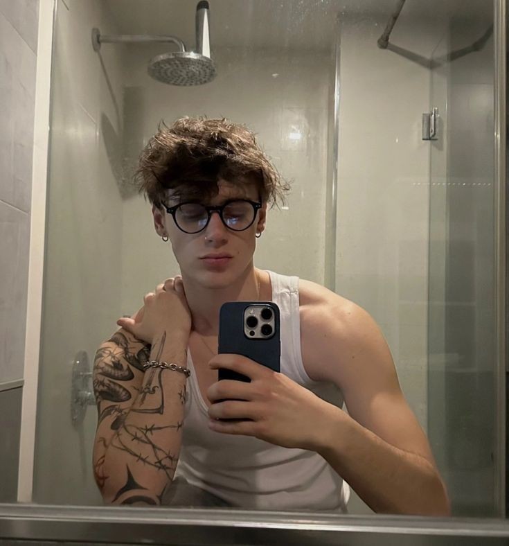 ㅤㅤㅤ𝐂orrente  
  ㅤde a𝗉𝗋𝖾𝗌𝖾𝗇𝗍𝖺ção. 

𝐍ome ᎓ Peter Parker
𝐈dade ᎓ 23
𝐔ma música ᎓ Juno (tenho 1.90 e estou solteiro)
𝐒exualidade ᎓ bissexual
𝐂or favorita ᎓ Azul e vermelho
𝐀ltura ᎓ 1.90 amo sabrina e estou solteiro
𝐍acionalidade ᎓ Nova Iorque