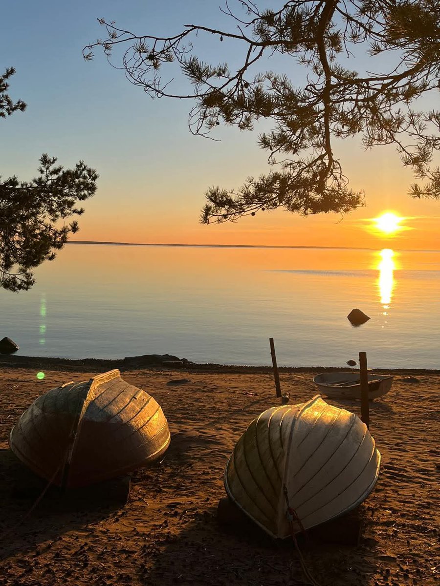 Beautiful springtime golden hour in Kaunisaari, Finland  🇫🇮
( boats are still on the dry land, waiting for better fishing seasons )