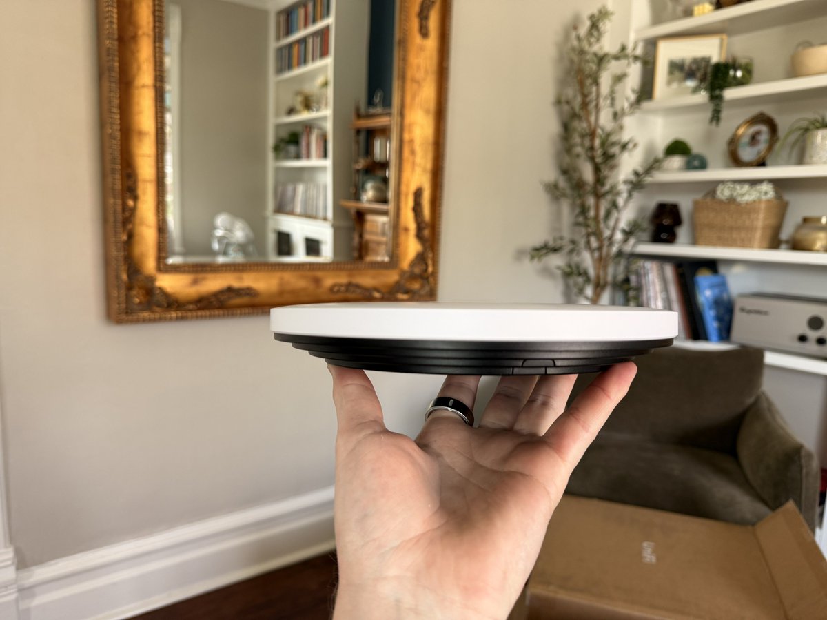 SnazzyLabs's tweet photo. New @Ubiquiti day is the best day. Can’t wait to replace all my old WiFi 5 stuff with WiFi 7 and add a second EV charger for Meghan’s car. And look at these new U7 Pro XGS access points. They’re gorgeous! https://t.co/DkqEGmGfhs